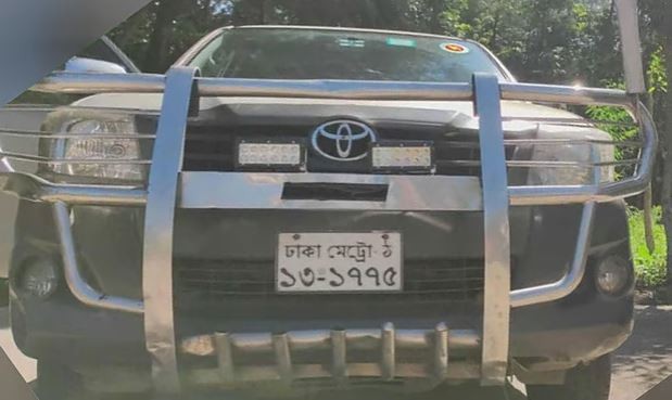 সরকারি গাড়িতে নোবিপ্রবি’র নিয়োগ পরীক্ষায় উপদেষ্টার এপিএস